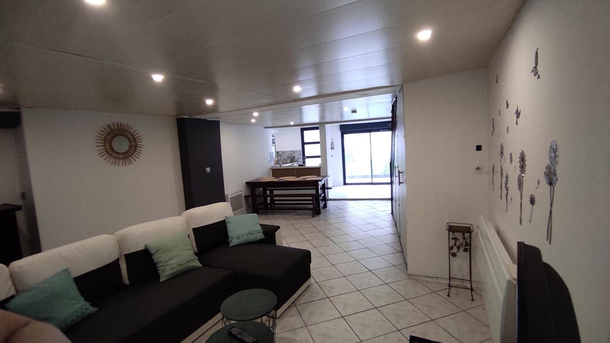 Logement Atypique Au Coeur De Cholet Ngoại thất bức ảnh
